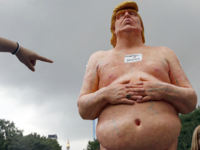 Aparece Trump desnudo - La Tempestad